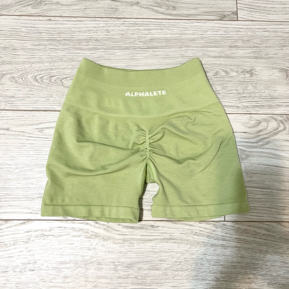 Alphalete amplify shorts 💚